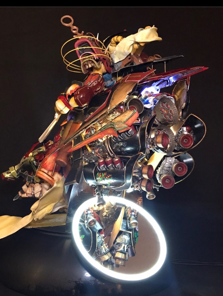 ライトアップ背面360度+αで見れる様したかったのと内部のゴールドのゴージャスな感じも見て欲しくてこうなりました。優雅な高級感というイメージです。