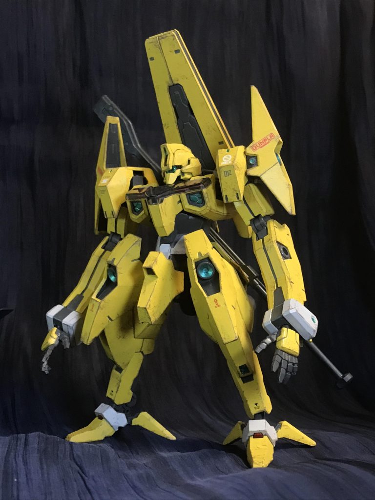 ビームアルケビュースありきで、この武器に似合いそうなの欲しいなと選択肢にあがったのがルブリスソーンでした。ルブリスソーンの独特な体型って異形MSだらけなグリプス戦役時代にありそうだな、じゃあモノアイにしたいな、メタス系とか合いそうだな。という経緯となってまして、見立てメタスを目指したと言う趣旨ではないです。色までメタスにしといて何を言うかって感じですが。