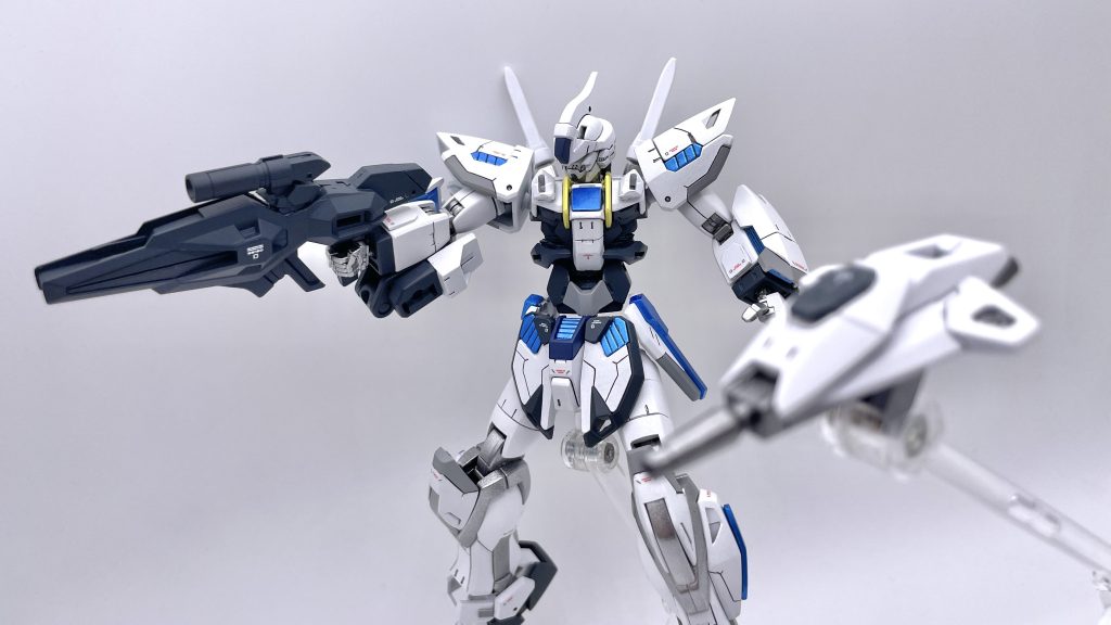 シールド、ビームサーベル、ビームガンなど様々な機能を備えたマニファービット