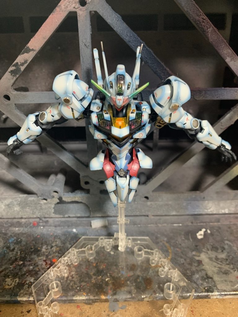 バランスを確認しながらディテールを貼っていくのも大変で。ある程度組みながら全体のバランスを見て貼っていきます