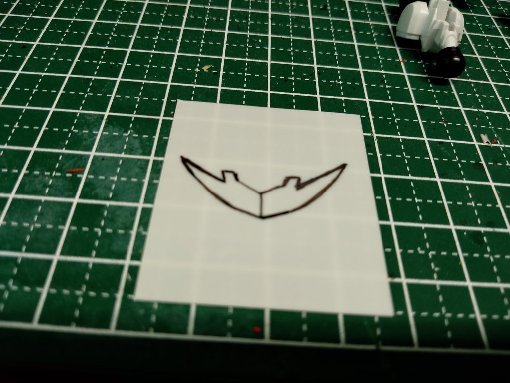 額の角部分はプラ板から自作。