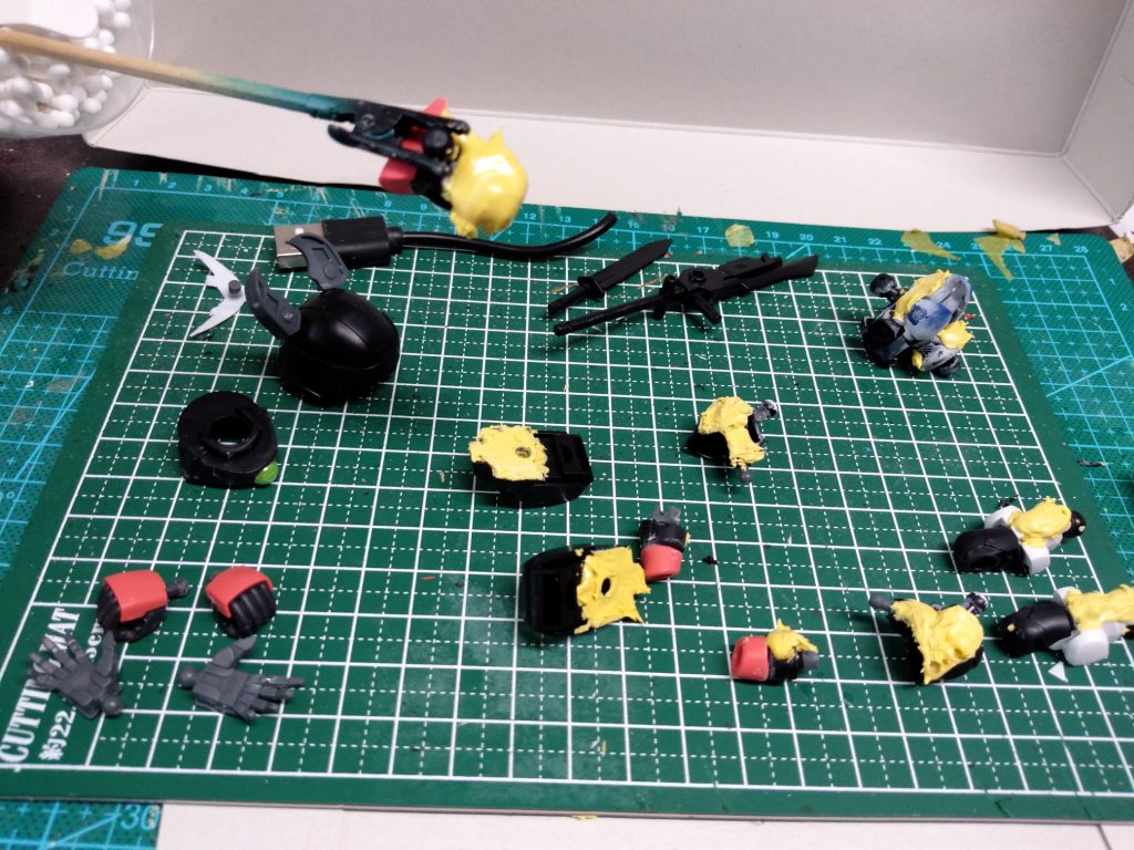 SDは肉抜きが多いのでぜんぶパテ埋めして削ってを何度か繰り返し