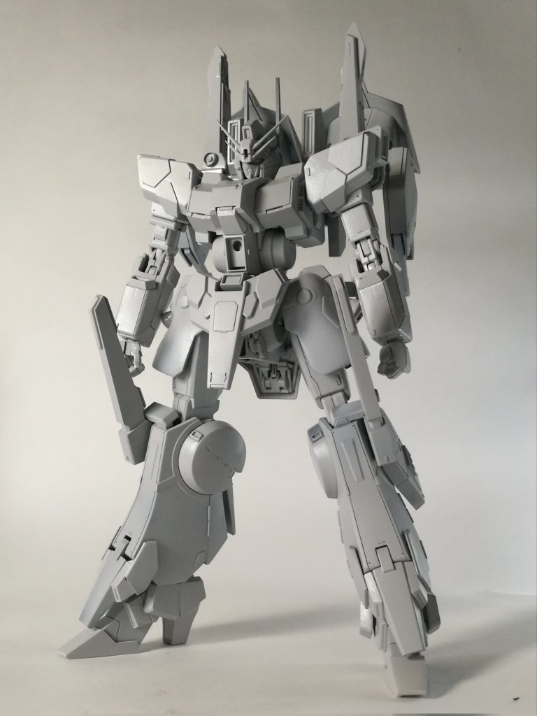 サフ状態筆塗りで塗り分けた個所が多いからか、こっちの方が断然きれいだw