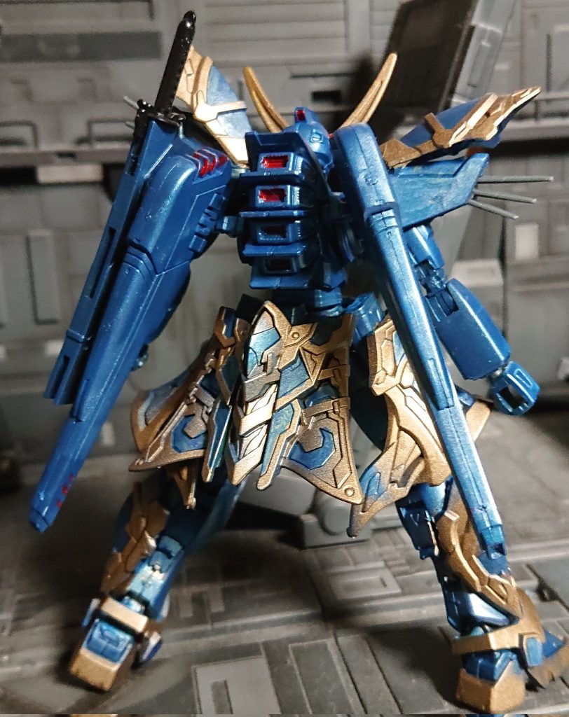 腰パーツは前につけると足の稼働に干渉するので後ろに