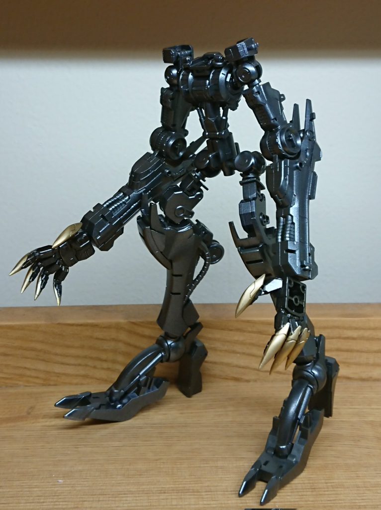 ガンダムフレームの基本塗装完了フレームの色をガンメタル、本来の黄色のところはゴールドで缶スプレー塗装