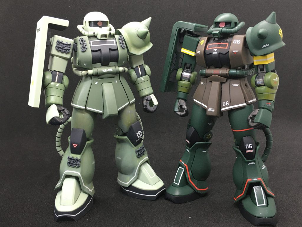 　旧HGUC版との比較。可動範囲やパーツ分割の進歩が体感できるのが作り比べる醍醐味ですね。左肩のアーマーが一発抜きだったり裾のフレア部を別パーツにするとか。