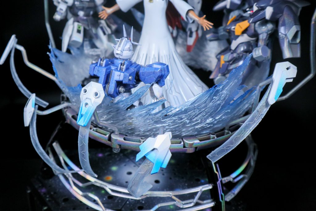エアリアルからのガンビットの継承を青→白のグラデーションで表現。ビットのエフェクトはレジンに金属線を封入しホログラム塗料で塗装しました。