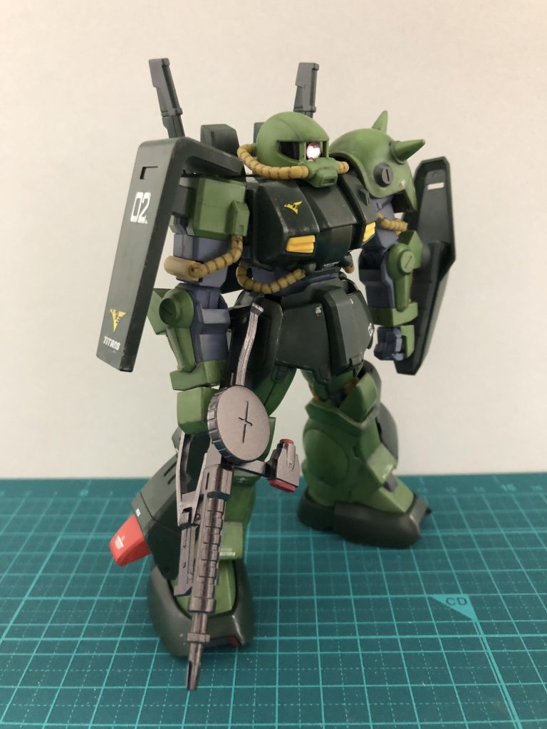 モノアイは100均のジュエルシールを使用。