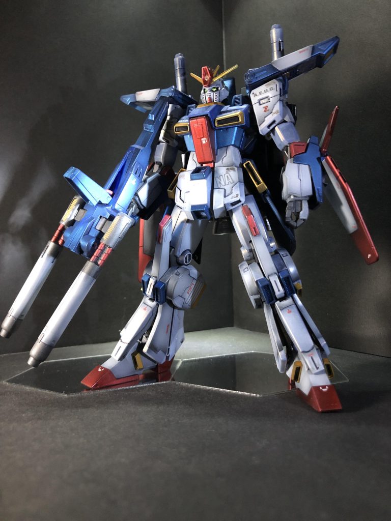 ホワイト部分は黒立ち上げ、パール塗装と下地銀にクリアホワイトのキャンディー塗装の2パターンを使いました。(写真だと分かりづらいですね。。。)