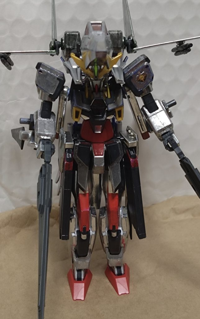 『II東雲セイバー』東雲ストライカーを装着したIIセイバー。風の如く、その速さはまさに風そのもの。しかし、あまりの速さでパイロットがその速度について行けないという欠陥が出てしまう。