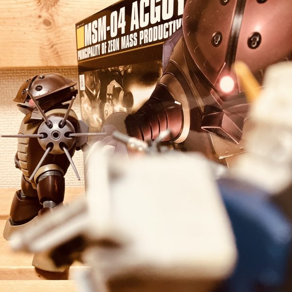 ①アッガイ塗装前