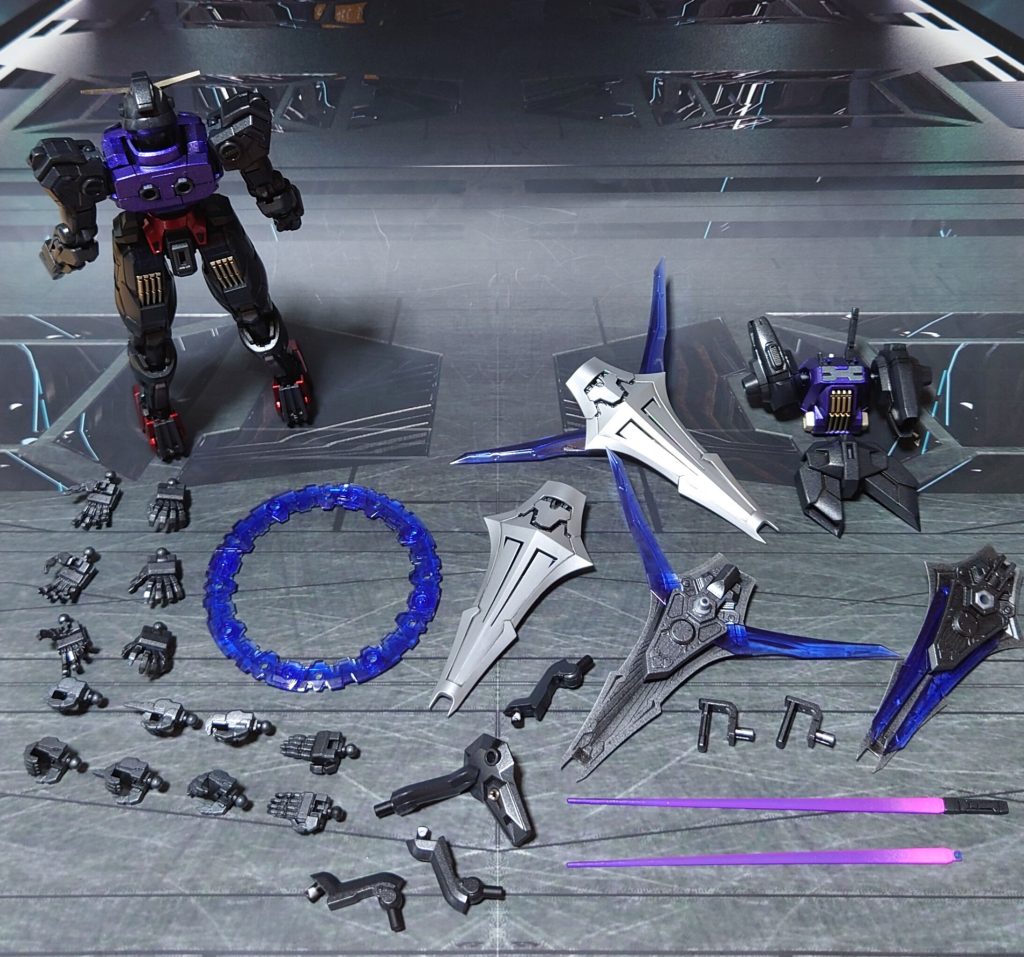 付属品一式。■塗装レシピ黒:黒サフ→MSグレー連邦系→光沢紫:黒サフ→メタリックパープル→光沢赤:黒サフ→メタリックレッド→光沢金:黒サフ→ブラック→メタルゴールド→光沢胸部金属パーツ:メタルプライマー→クリアレッド→光沢頭部センサー類:黒サフ→シルバーリーフ→クリアレッド→光沢ツインアイ:キット付属シール(赤目)→光沢フレーム・手首グレー:黒サフ→ブライトガンメタル→光沢シェルユニット発光部:キット付属のシールにリアルタッチマーカー・ブルーで塗装したものを使用クリアパーツ:光沢O(オー)ビット銀:黒サフ→シルバーリーフ→光沢Oビットグレー:黒サフ→ガンメタル→光沢ビームサーベル刃エフェクト:根元にベースホワイト→先端にメタリックパープル→全体に蛍光ピンクその他墨入れ・部分塗装:ガンダムマーカー各種→光沢