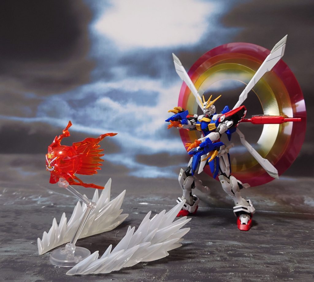 “石破!天驚ぉぉけぇぇん!”RGゴッドガンダムとも組み合わせてみました。石破天驚拳エフェクトはRGゴッドガンダム用のものより大きいし、キングオブハートのマークが外側に付いているので使いやすいです。