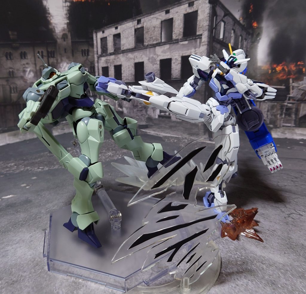 柔軟な可動と高い追従性を活かした、格闘戦。