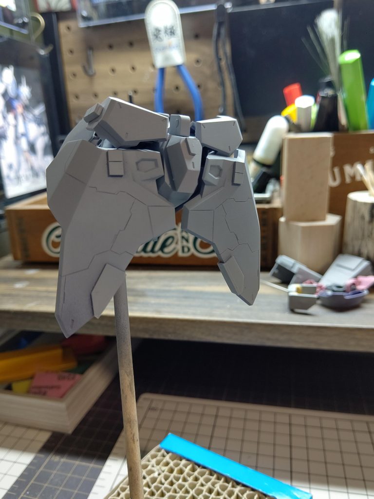 こちらは加工後。塗装時は別パーツ感を出すために塗り分けてます。 