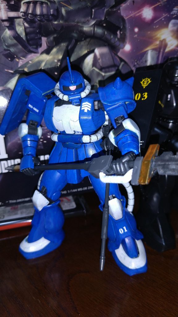 ガンダムマーカーによる塗装と水転写デカール。武器は以前ガンダムベースで買った武器セットから。