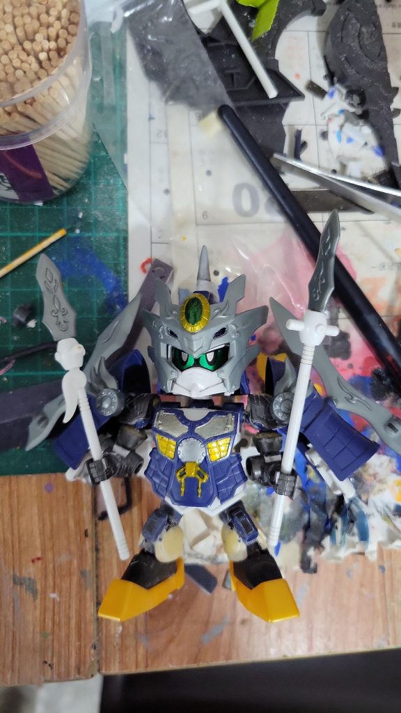 足はフィルム製で、木型組み立てと混合充填土で作られています。