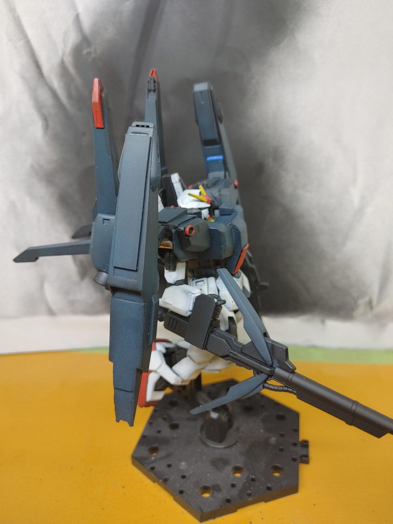 スーパーロングライフルは、構えられないので割り切って逆手持ちに、イメージは、V2アサルトのメガビームキャノン。