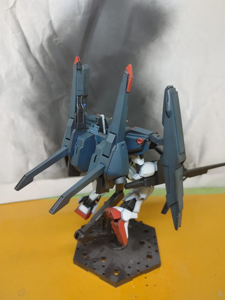 バックパックは、Gディフェンサーを基部にドーベンウルフのバックパックを使って作成。