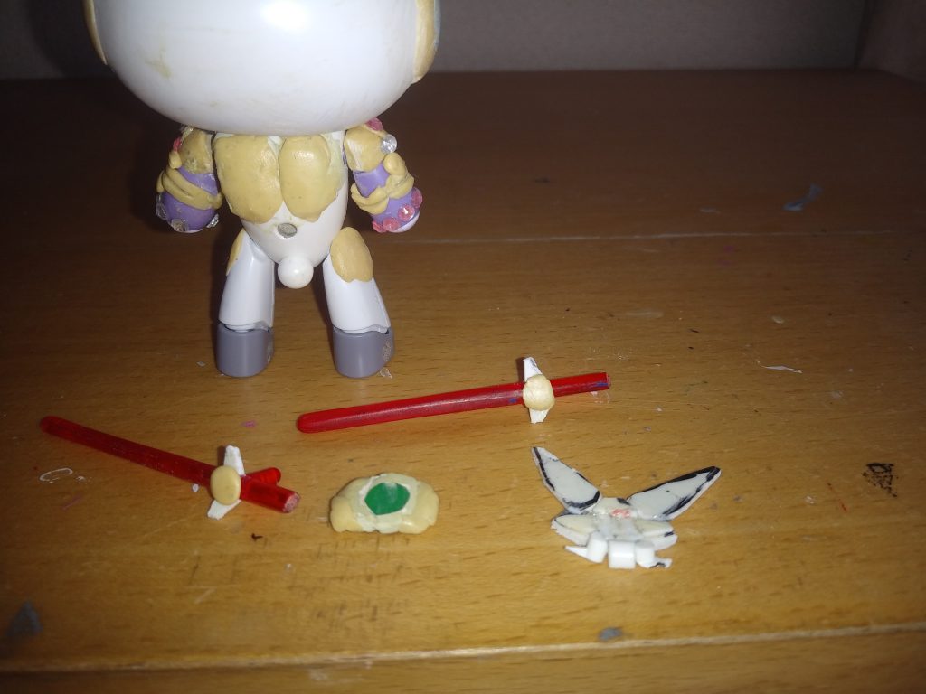 背面を中心に、武器や、額のアンテナなど。 