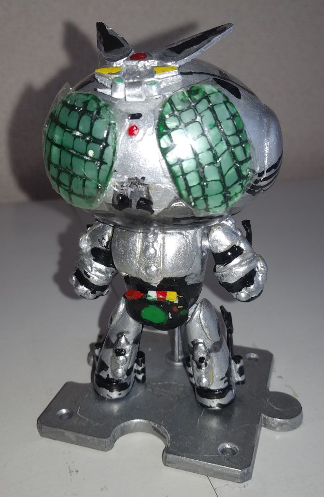 正面。目は、「Ｖ３」を作った際に、おゆまる→レジン複製したモノ。あとは、普段通りにプラ板やら、クリアパーツのランナーやら。