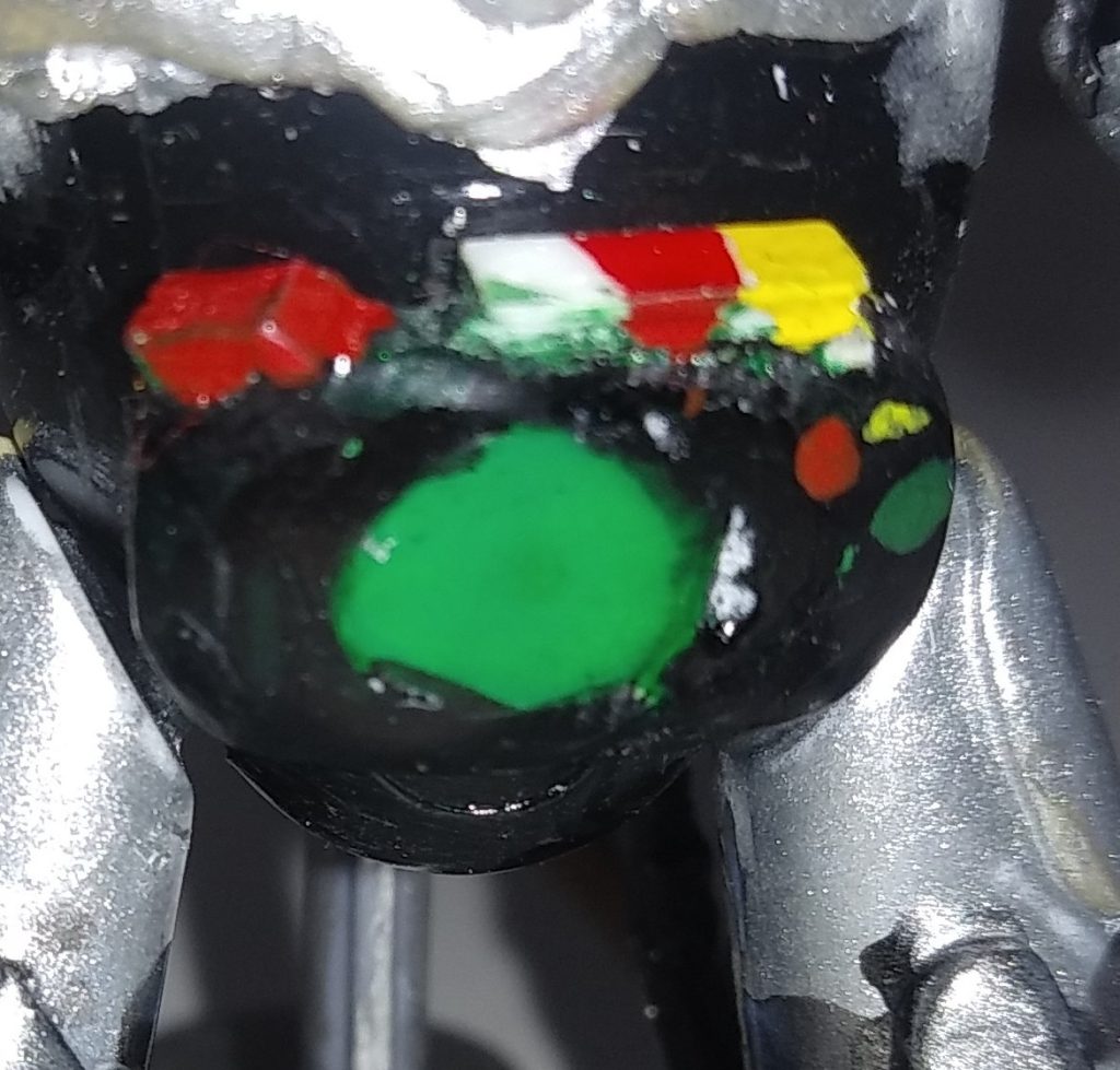 変身ベルト。真ん中のキングストーンは、クリアパーツのランナー。あとは、エポキシパテ。上のスイッチは、プラ板