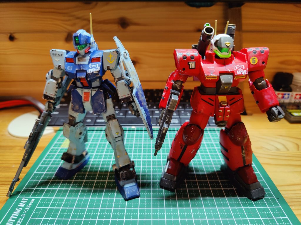 「青い機体」に投稿のジムスナ2とのツーショット。