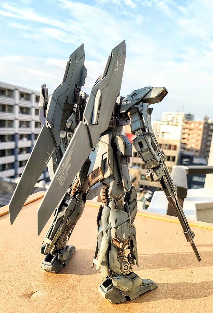 かかとの肉抜きが気になります。