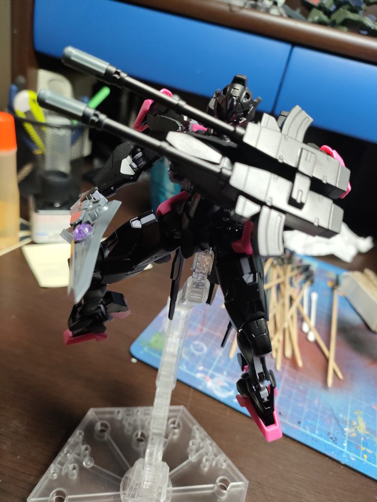 サブの武器はシールドガトリング砲。シールドより前にガトリング砲が何故出ているのかって？　　知らないです！！！！！！