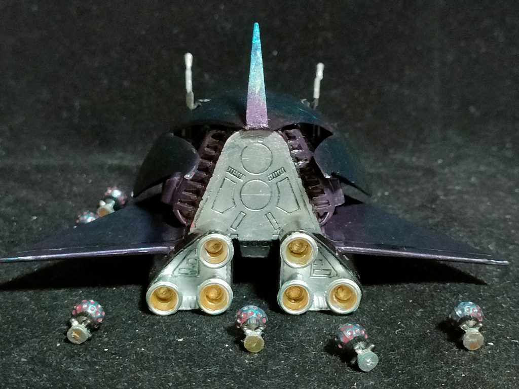 背面はシルバーとバーニア内部はゴールド。ビットも同じく。