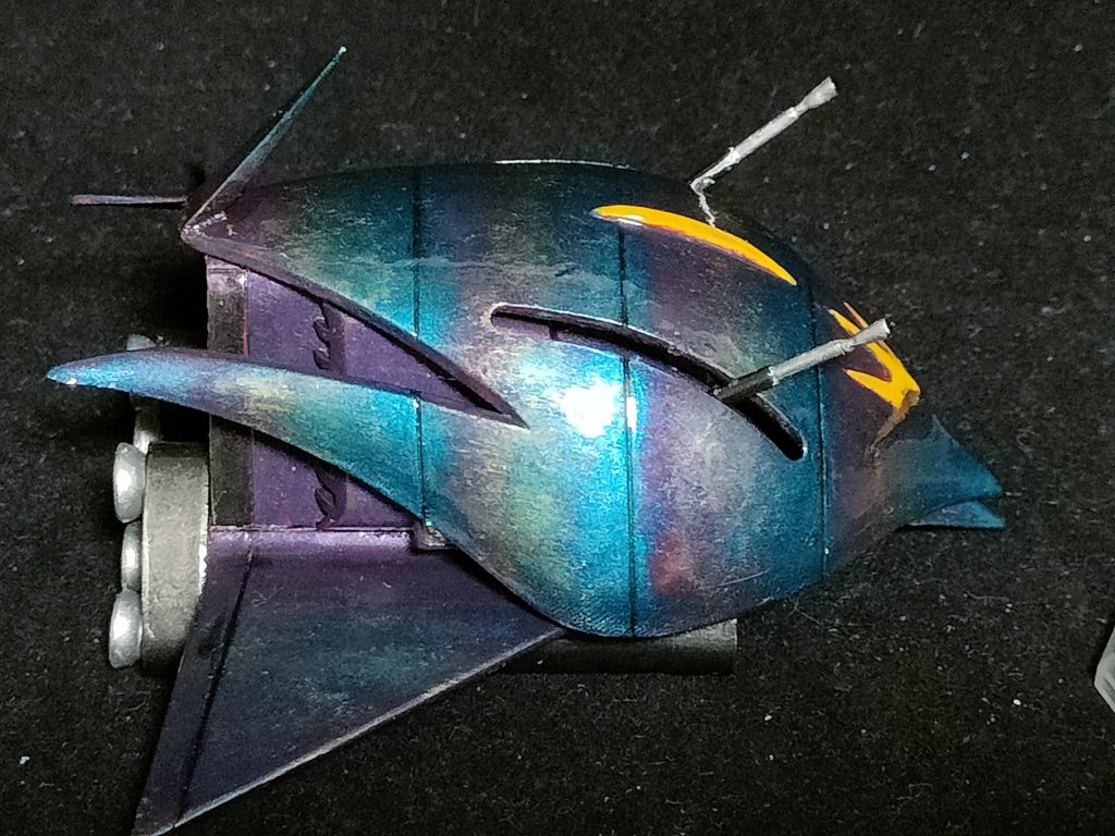 横から。ベースのパープルの色がわかりやすいですが、もう少し明るいのが理想だったかも。グラデーションは幅や色面積のバランスが難しくて納得いくまで1週間くらい何回も塗り重ねてました。まあ下手だけに一回じゃ上手くできないだけなのですが。