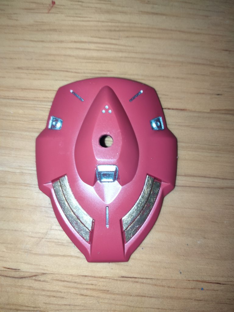 リアスカートに3mmの穴をあけて刀をさしました。