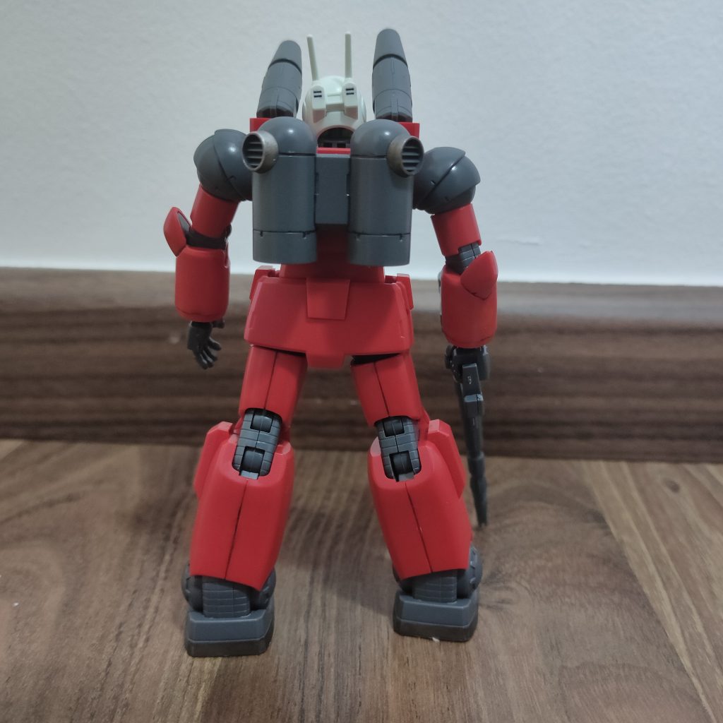 後ろもスミ入れとバックパック排気口のみ塗装しました。