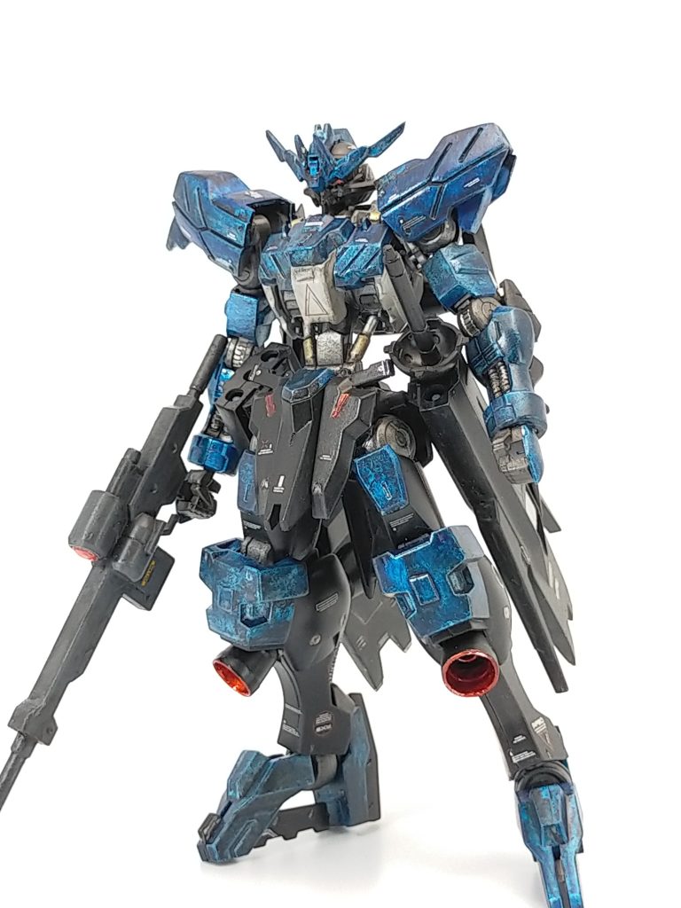 フレーム以外の黒は、メタリックブラック。