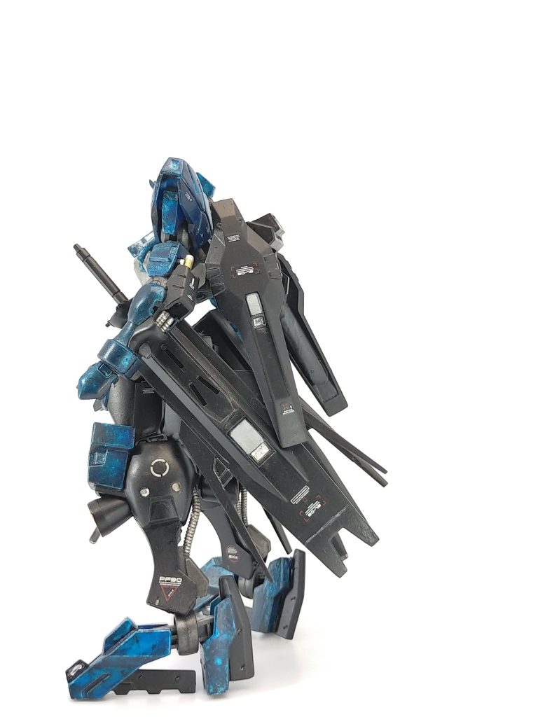 青のアーマー部分はシルバーの後にクリアブルー。