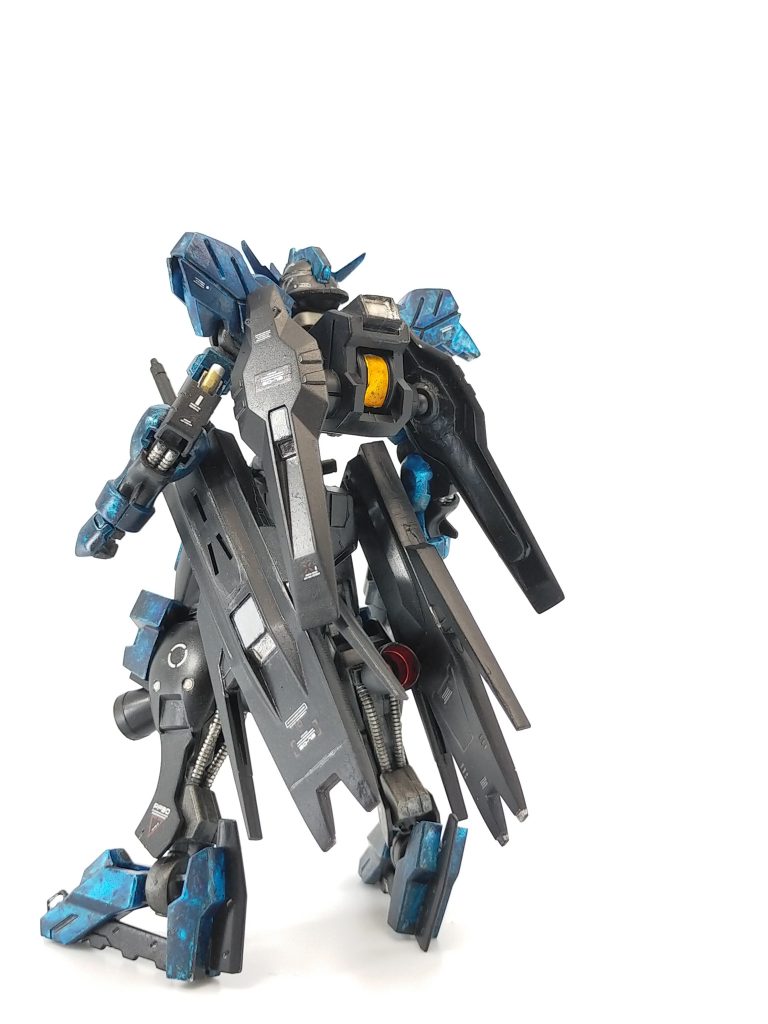 グレーのは差し色と胸部ははフラットグレー