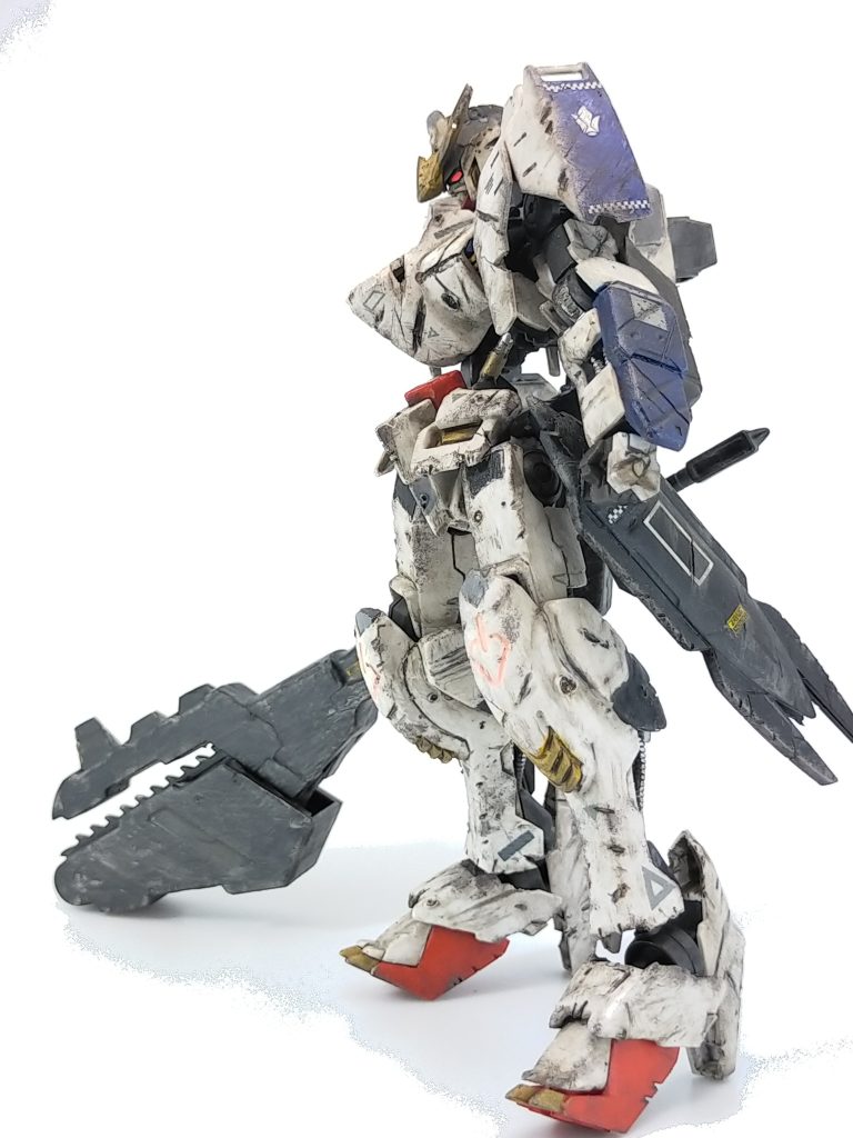 リメイク前の写真も撮って置けば良かったのかも知れませんが、塗装ムラがとても激しく少しのリメイクでは終わらない様子だったので、ダメージ塗装に切り替え。