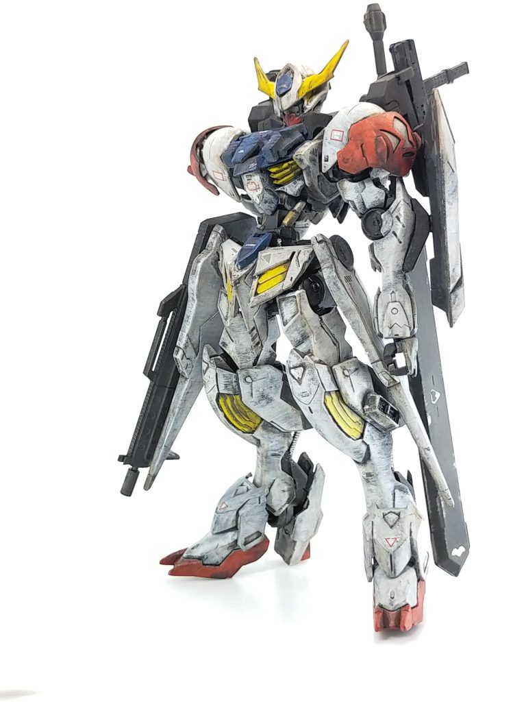 塗装については、黒サフ→タミヤアクリルで、ドライブラシでエッジを強調を気にしながら塗装。ブラックアンドホワイト塗装を参考にしています。