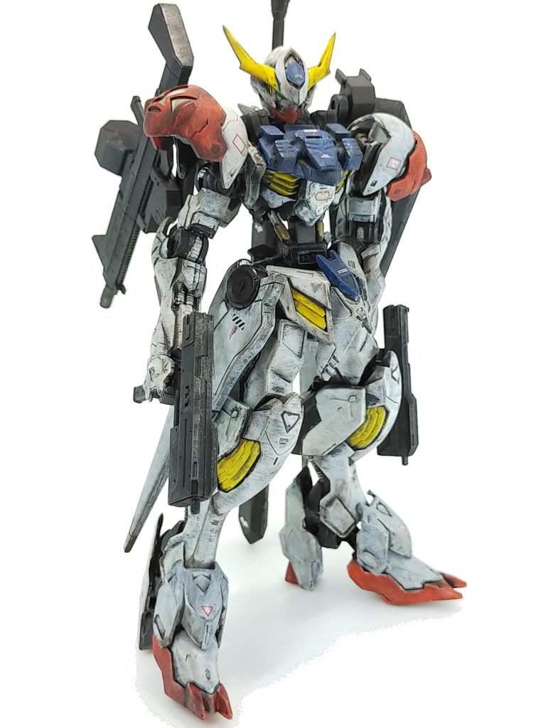 改修場所は首、肩、腰、太腿を延長。バックパックにマシンガンを装着出来る様に改修。