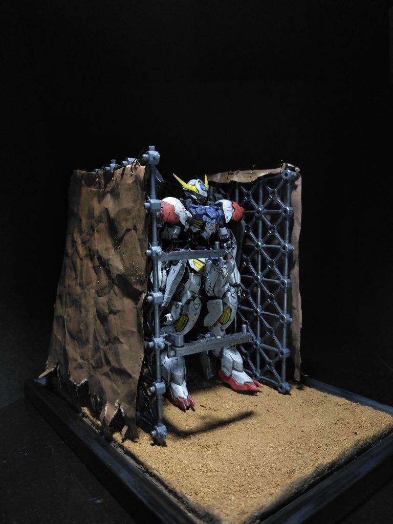 屋外の簡易ベースをイメージしたジオラマ。周りの幌はtamama大先生ののマントの作り方を参考にさせて頂きました😊