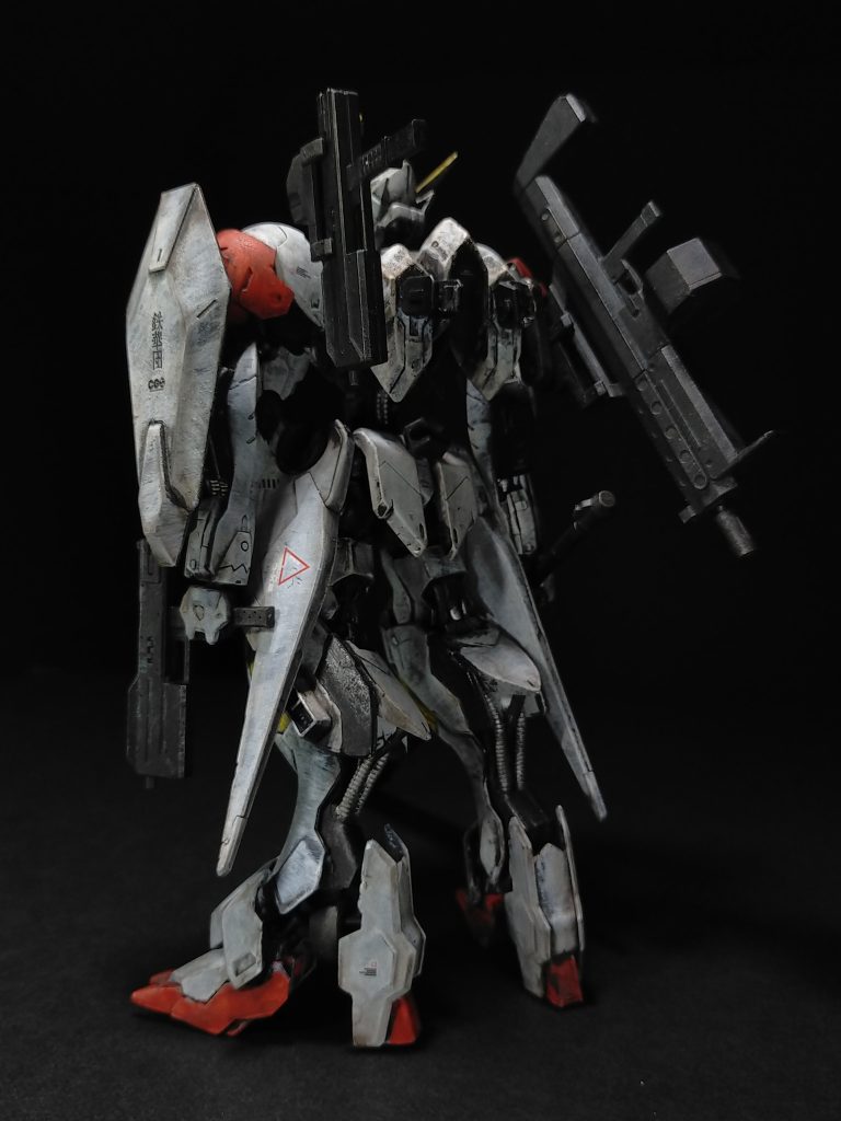 先に投稿した機体を作りながら、ルプスレクスに銃火器を装着したらと考え出したら止まらず