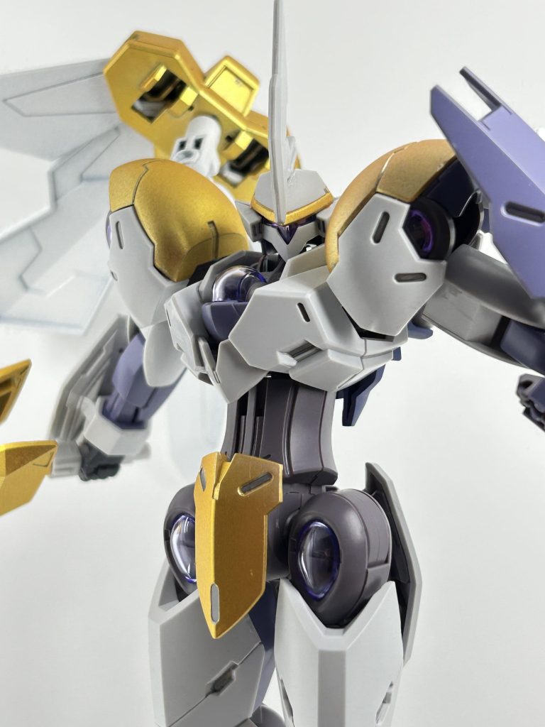 正々堂々戦うような姿だがとにかく相手の虚を突くトリッキーな戦法をとるパイロット技能のアドバンテージを新たなミカエリスの姿で披露する