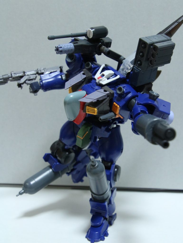 アクションバズーカは腕に直接つけています。 