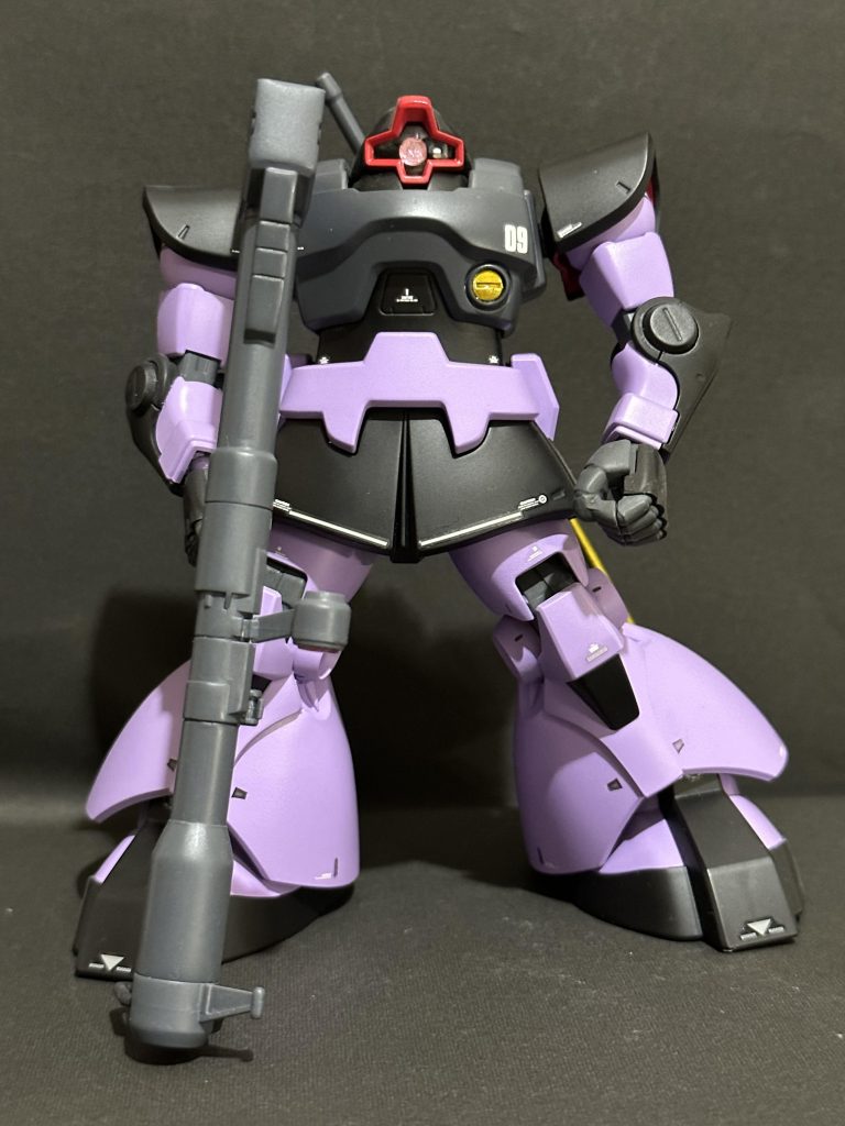 丁寧な仕上げを意識して全塗装、スミ入れ、デカールは控えめにしました。モノアイ、胸のビーム、ジャイアントバズーカのセンサーはクリアパーツに変えてあります。