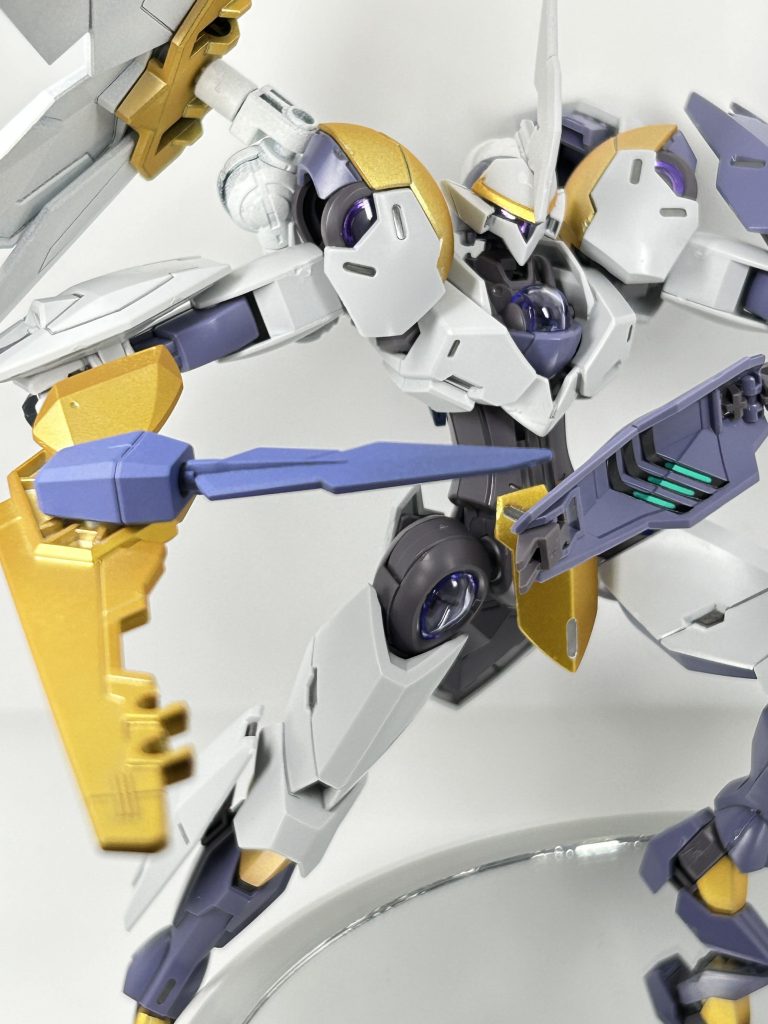 側面のダガーブレイサーを展開してシザーブレイサーが使用可能に