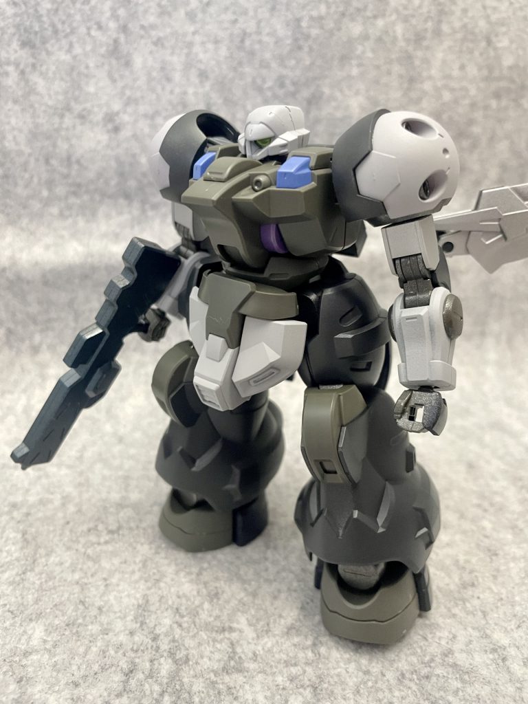 頭部は30mmのシエルノヴァ、肩はAGE1タイタスから拝借。