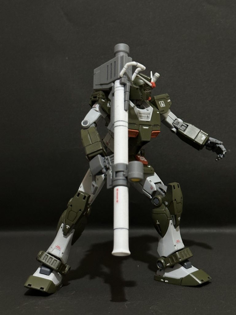 オリジンガンダムがベースなので、各関節もよく動きます。