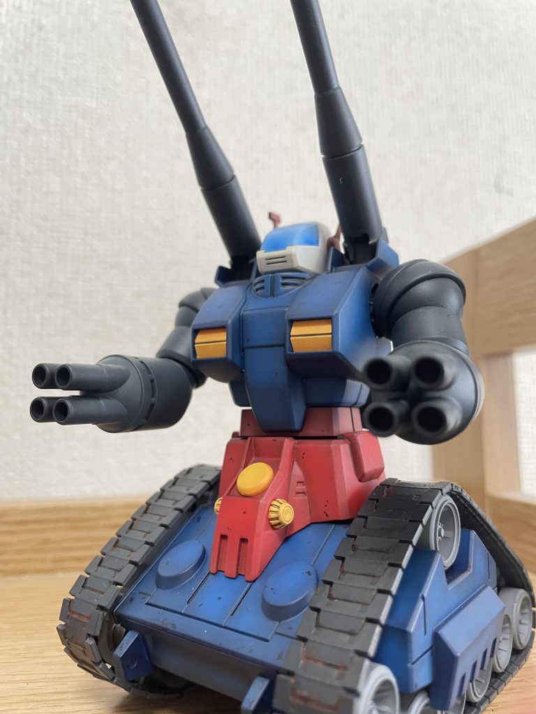 グラデーション塗装アニメ塗りしてみようと思い、チャレンジ失敗して再塗装…なんとも普通なガンタンクになりました😅お顔はそのままでイイかなと残してます💦