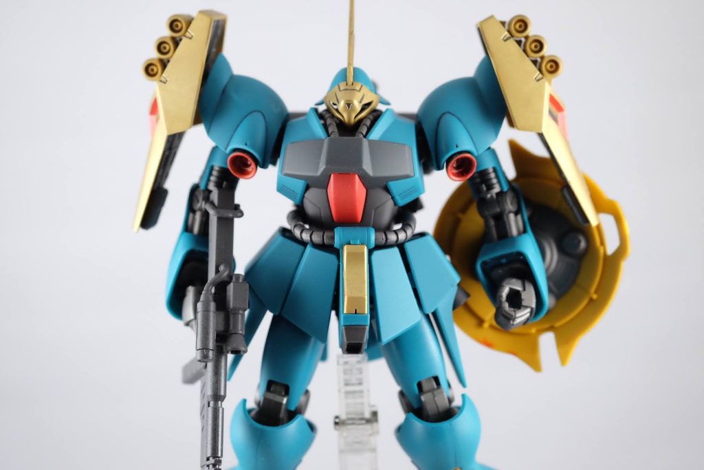 正面からの。シールド裏をゴールドに塗るの忘れていた。