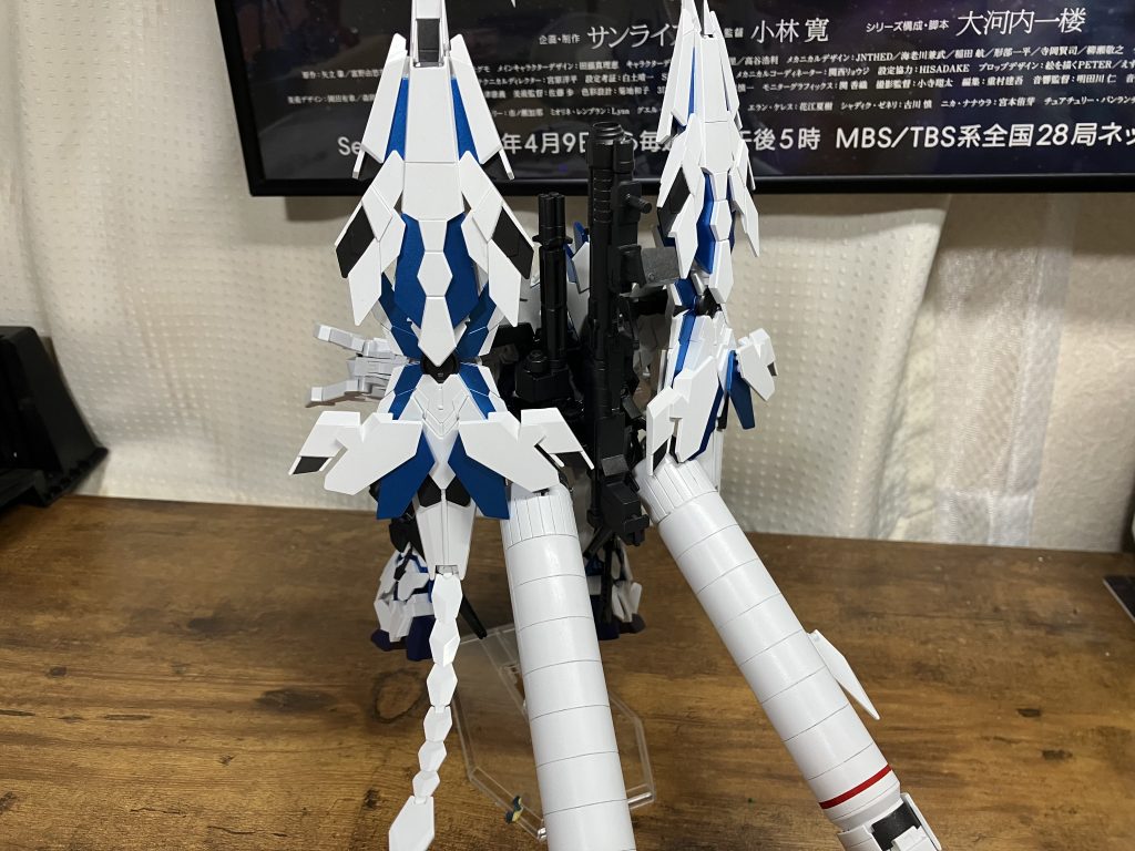 1番いじったのがバックパックですねプロペラタンクがつくようにジョイントみくっつけたりタンクやバズーカと羽が接触しないようにアームを延長したりしてます